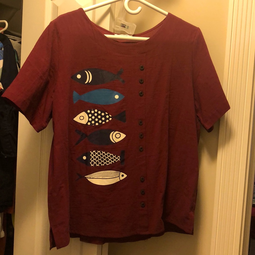 Maroon blouse with buttons & fish